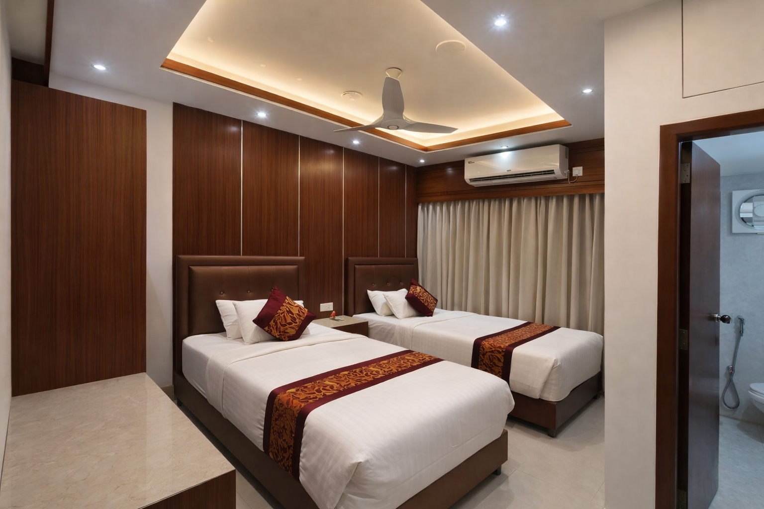 Royal Premium Deluxe Room-Royal Richmond Hotel