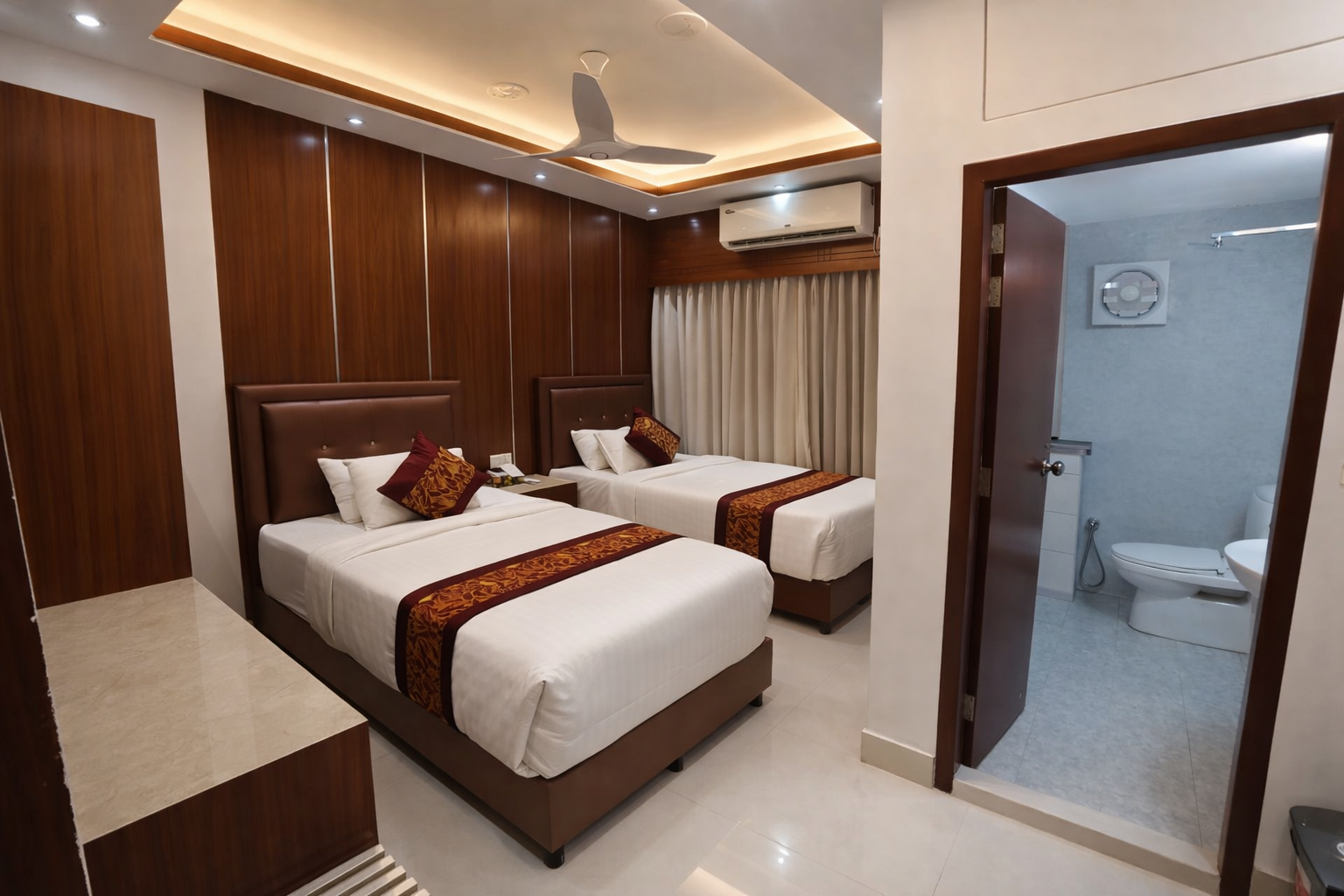 Royal Premium Deluxe Room-Royal Richmond Hotel