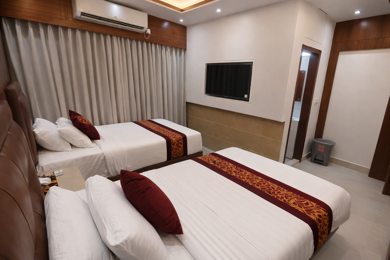 Royal Premium Deluxe Room-Royal Richmond Hotel